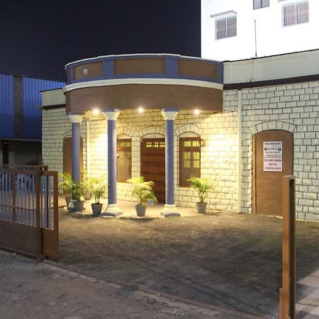 Yuvraj Lodge Osmanabad Kültér fotó