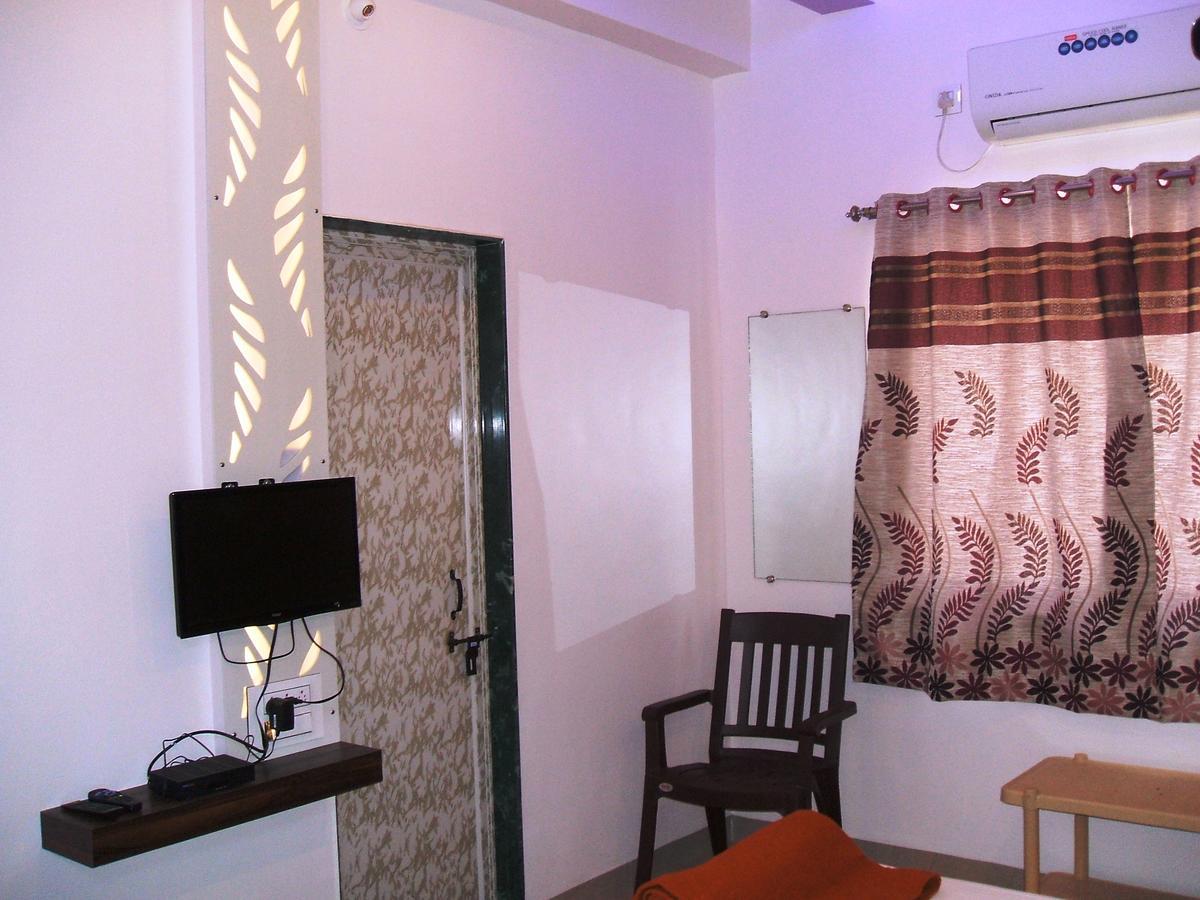 Yuvraj Lodge Osmanabad Kültér fotó