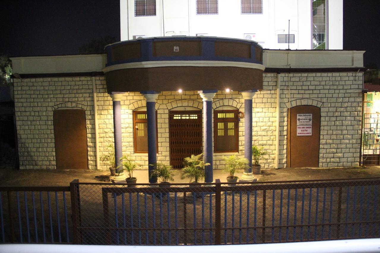 Yuvraj Lodge Osmanabad Kültér fotó