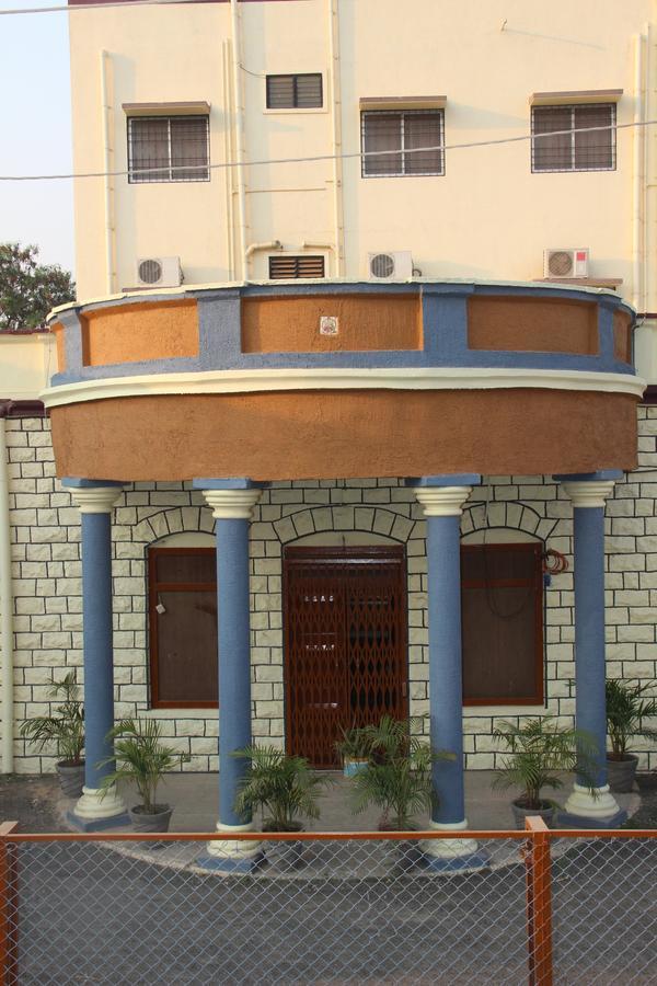 Yuvraj Lodge Osmanabad Kültér fotó