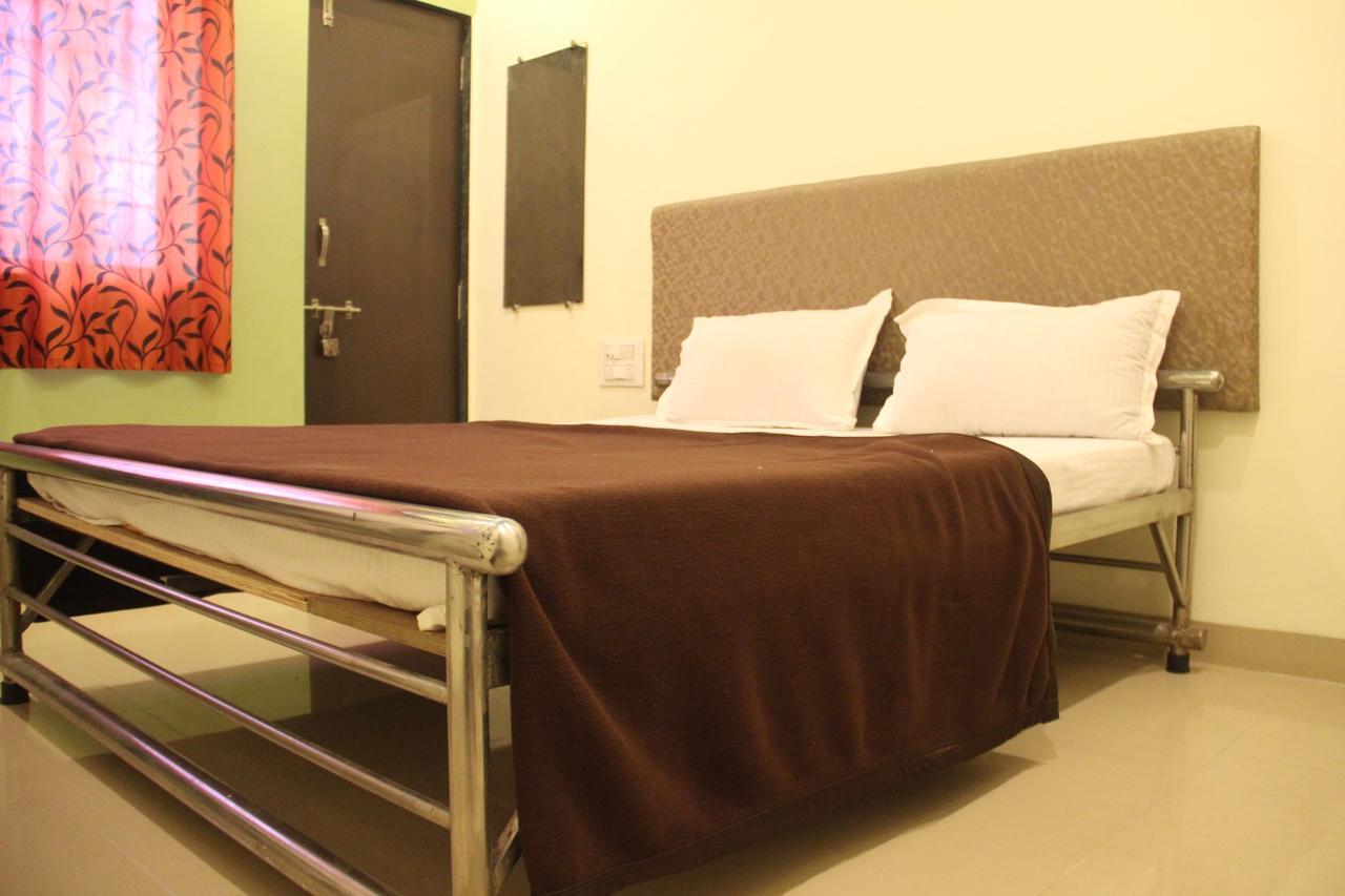 Yuvraj Lodge Osmanabad Kültér fotó