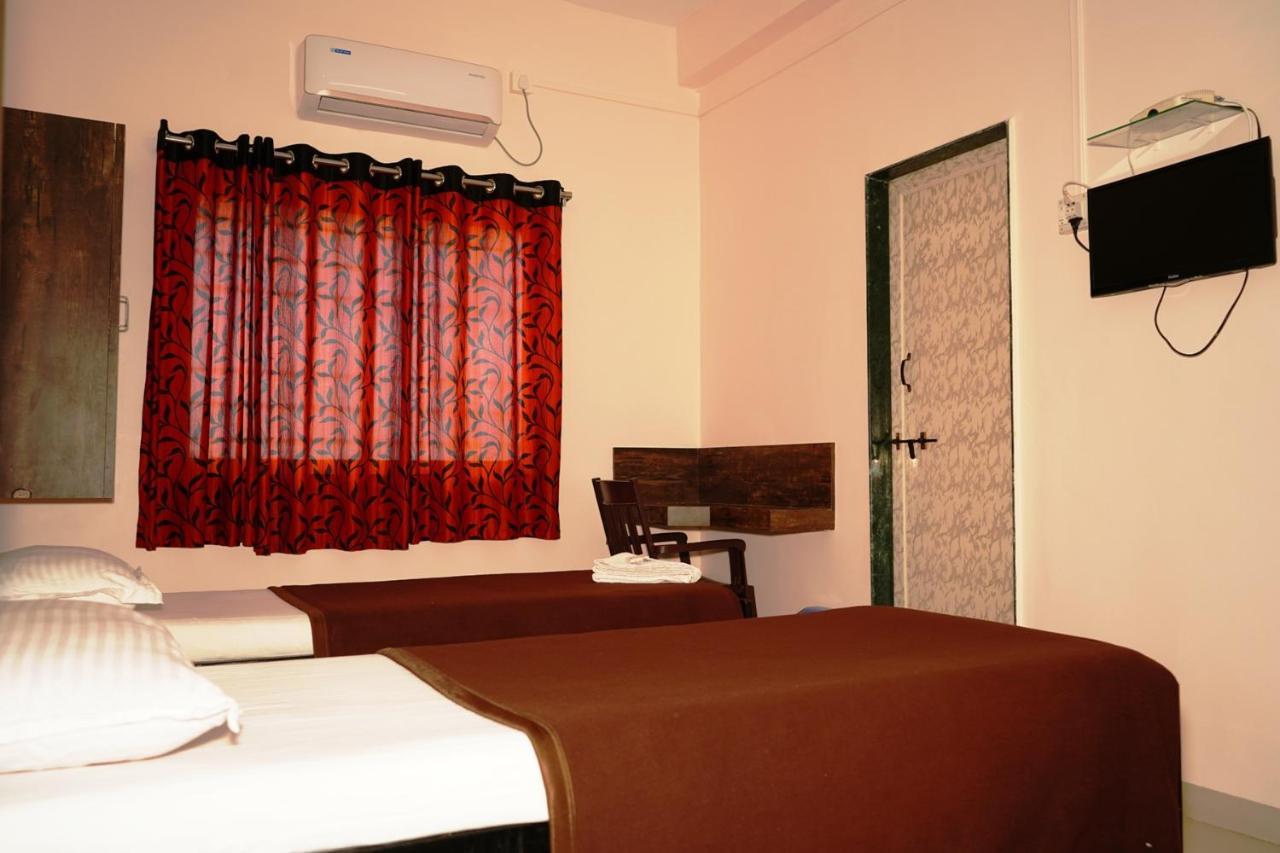 Yuvraj Lodge Osmanabad Kültér fotó