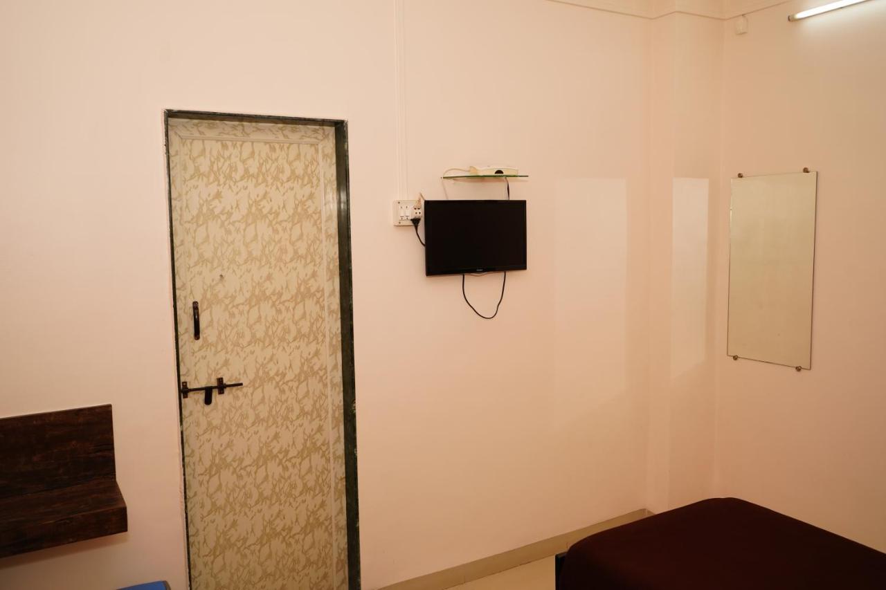 Yuvraj Lodge Osmanabad Kültér fotó