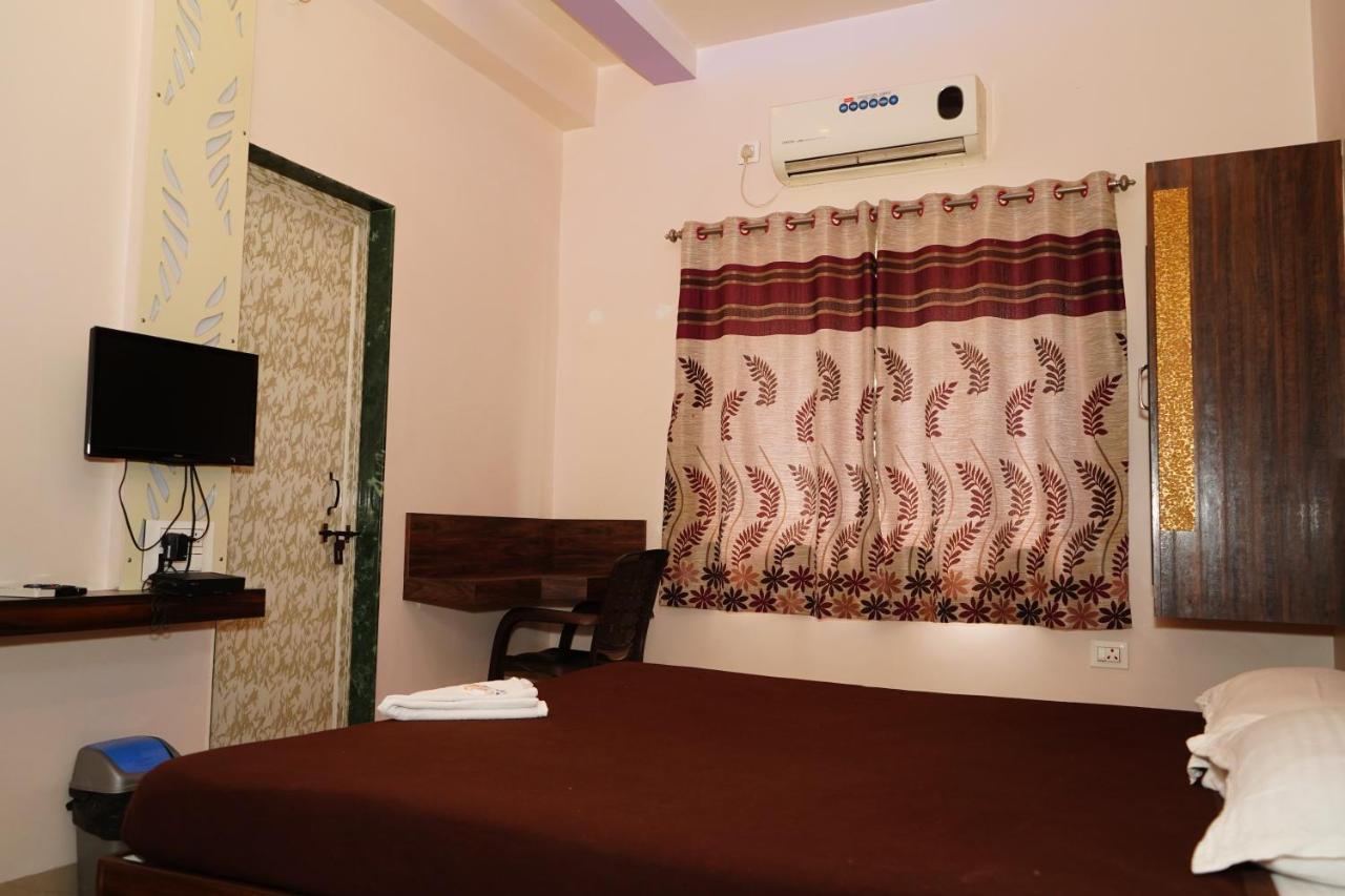 Yuvraj Lodge Osmanabad Kültér fotó
